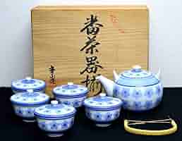 有田焼 - 蓋付き茶器セット　急須と蓋付き茶碗 有田焼 - 蓋付き茶器セット 急須と蓋付き茶碗 Amazon.co.jp